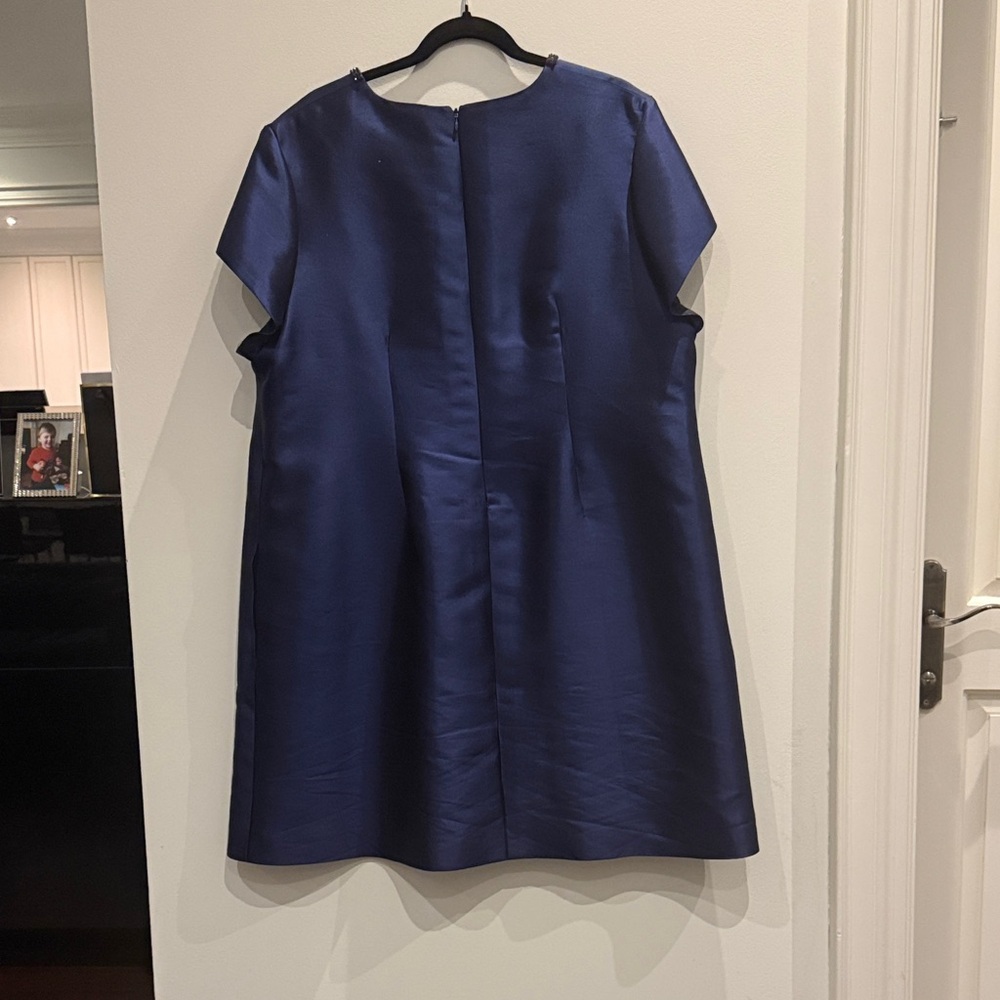 Elegant Midnight Blue Silk Dress - Picture 11 of 12